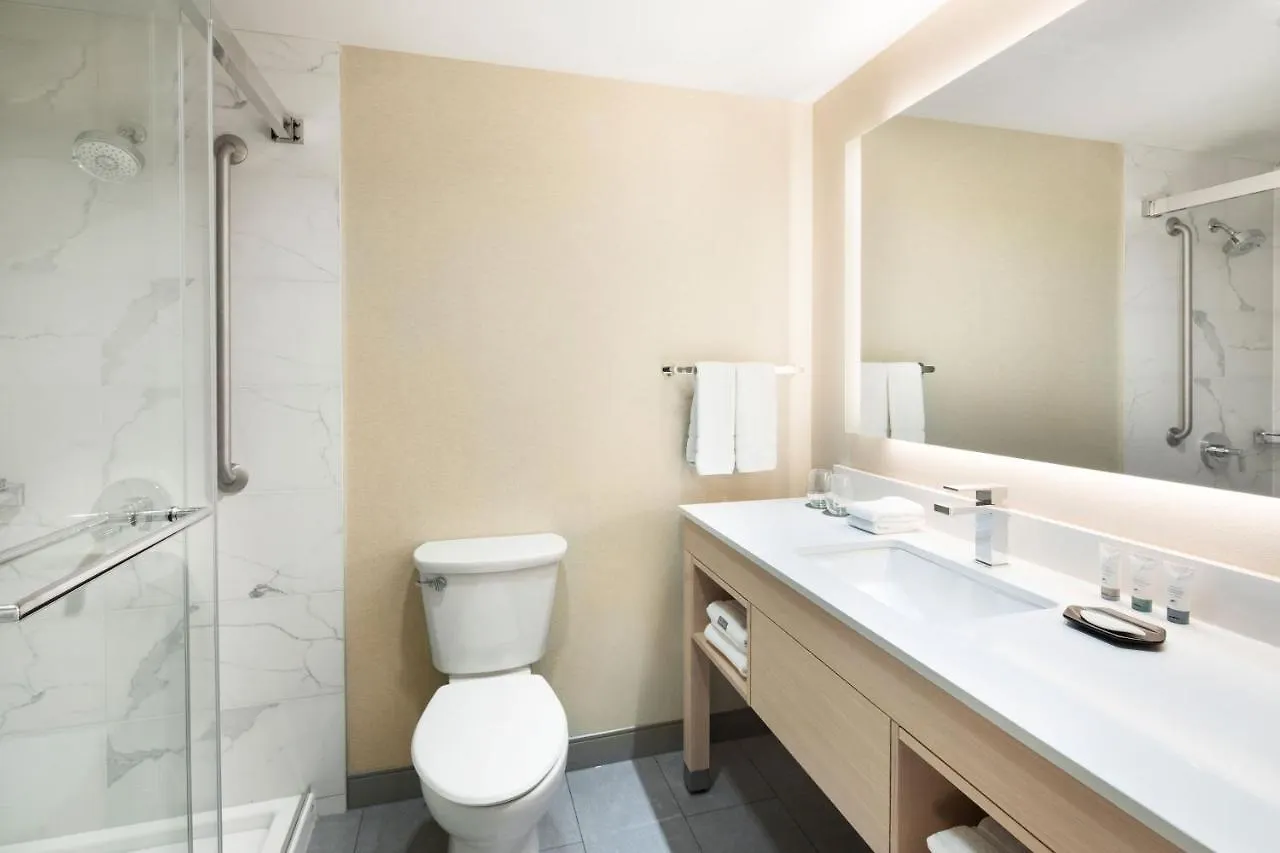 The Westin Edmonton Hotel 4*,  Canada