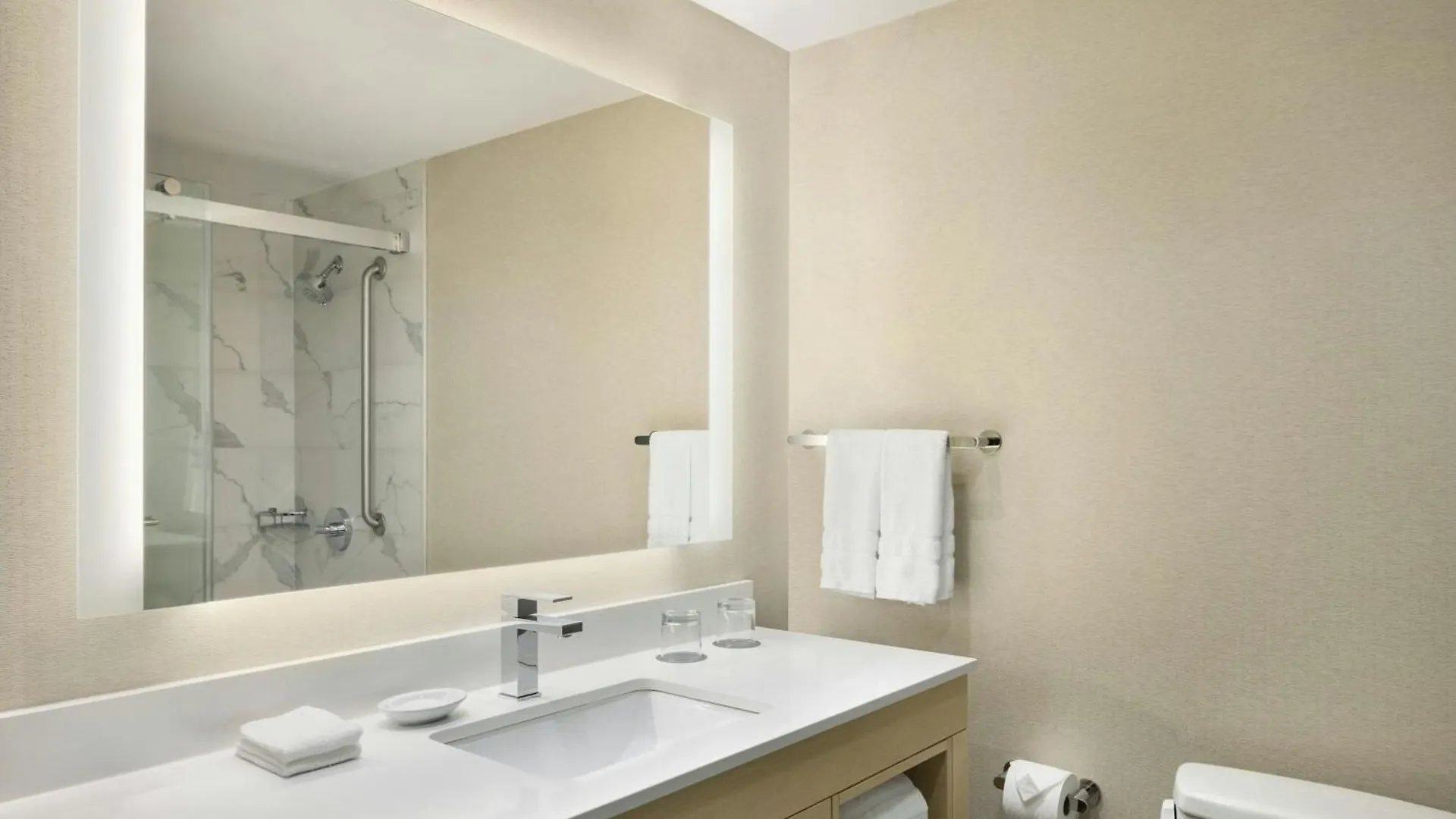 The Westin Edmonton Hotel 4*,  Canada