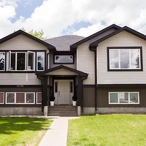 Holiday home Executive - Long Welcome - Garage Parking - Free Wifi & Netflix, Edmonton