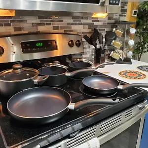 Apartment Private & Comfortable Full House Near Royal Alexandra Hospital Stadium Downtown & Mall Access, Edmonton