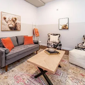 Apartment Modern Country Retreat, 5 Min To Dt & Rogers Place, Secure Ug Parking, Long Stays, Fast Wifi, Edmonton