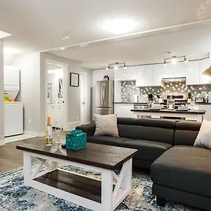 Apartment Modern Executive I Complimentary Netflix & Parking!, Edmonton